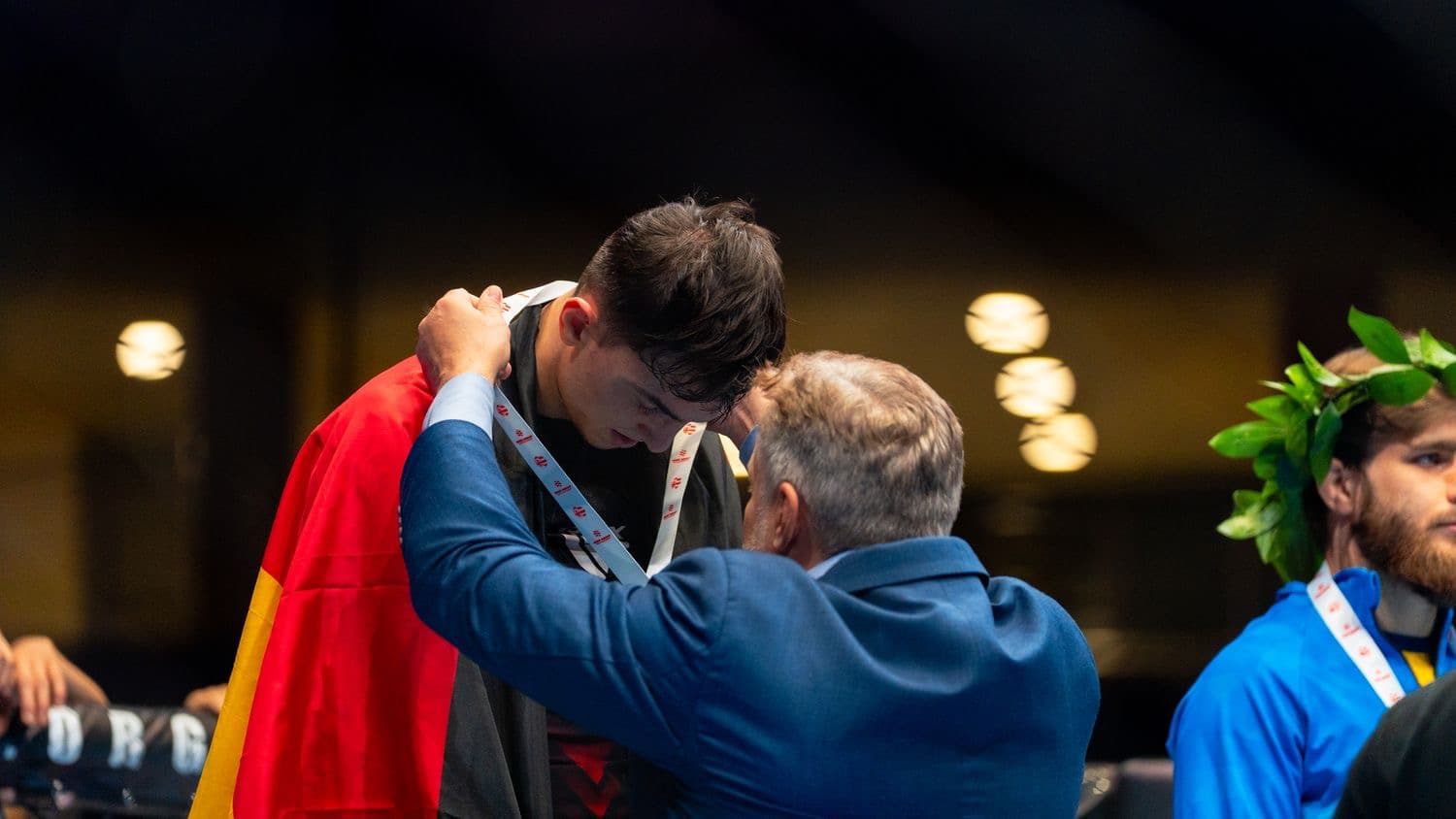 Medaillenübergabe an Elberd Sigauri bei der IMMAF-Weltmeisterschaft